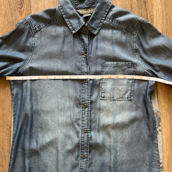 Natural Reflections Chambray rose pattern long sleeve button down top - Picture 5 of 8